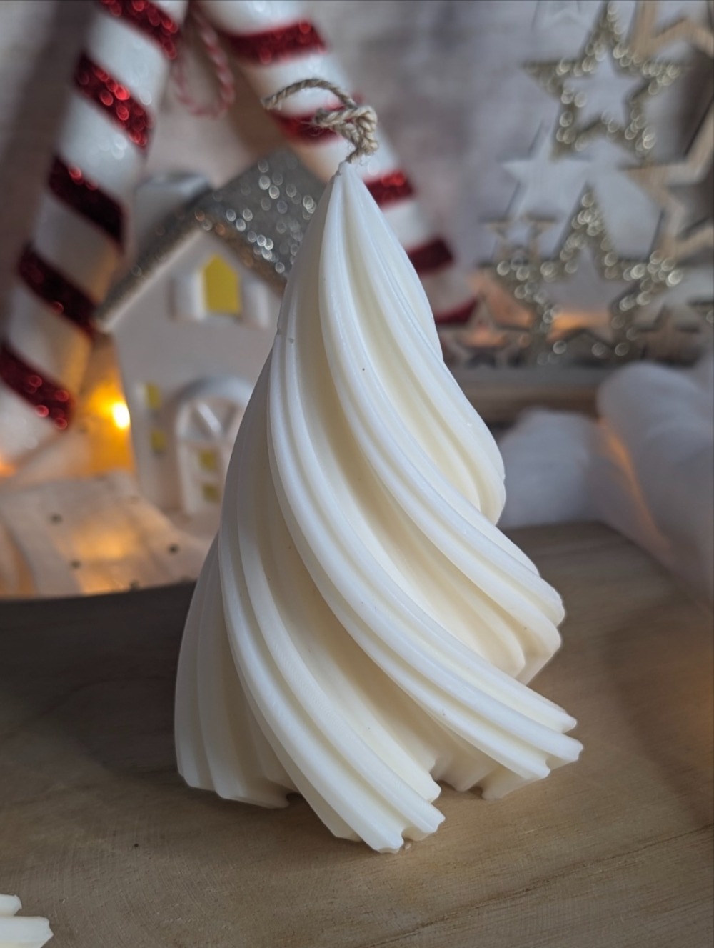 Bougie moulée sapin de Noël (non parfumé) Bougie moulée sapin de Noël (non parfumé)