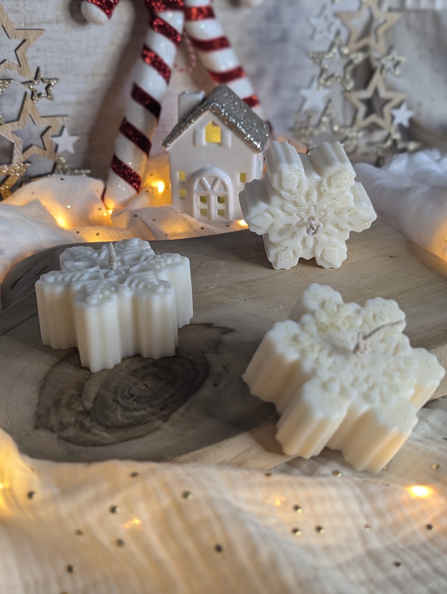 Bougies moulées à la main (non parfumées) Bougies moulées à la main (non parfumées)